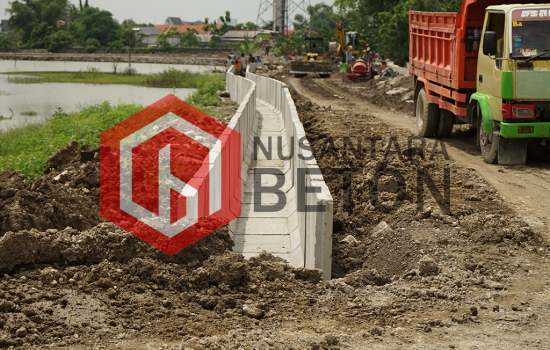 Pemasangan U-Ditch di Unesa Surabaya dengan Nusantara Beton