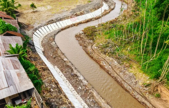 L-Gutter Nusantara Beton Dukung Proyek Irigasi Siman, Jombang